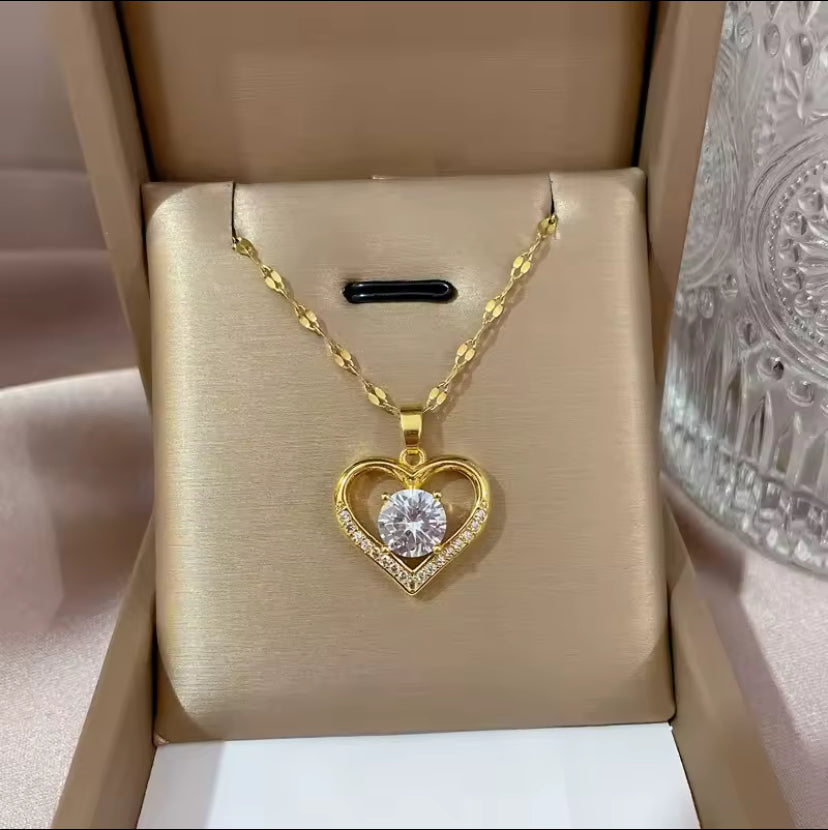 Heart pendant necklace