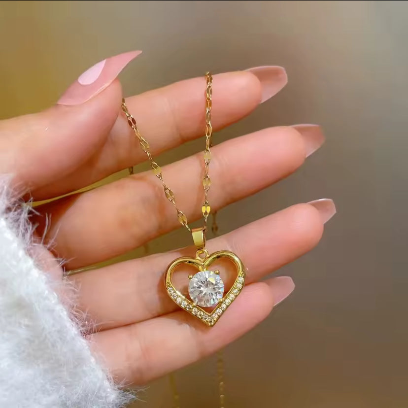 Heart pendant necklace